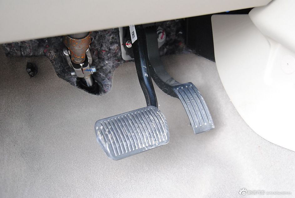 2012款福克斯三厢内饰功能