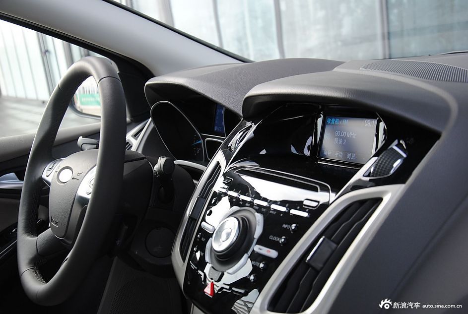 2012款福克斯三厢内饰功能