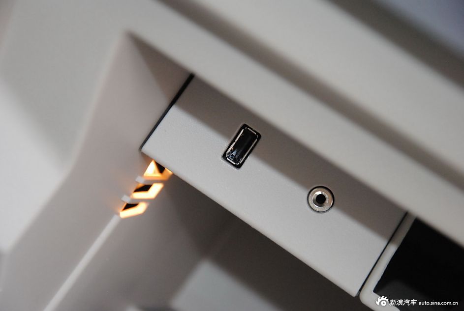 2012款福克斯三厢内饰功能