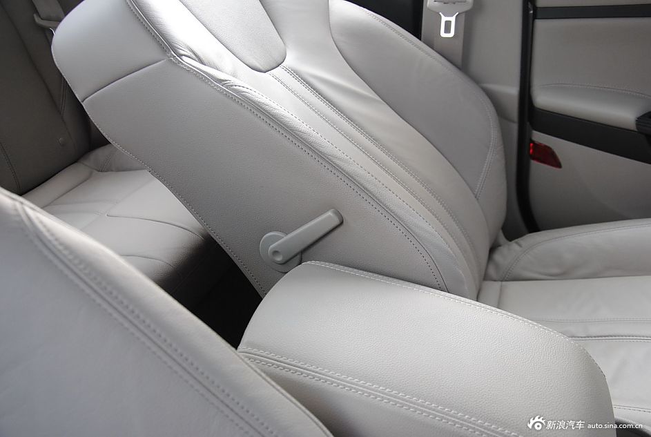 2012款福克斯三厢内饰功能