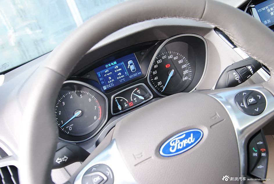 2012款福克斯三厢内饰功能