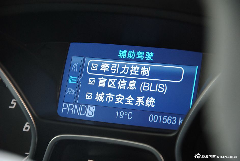 2012款福克斯三厢内饰功能