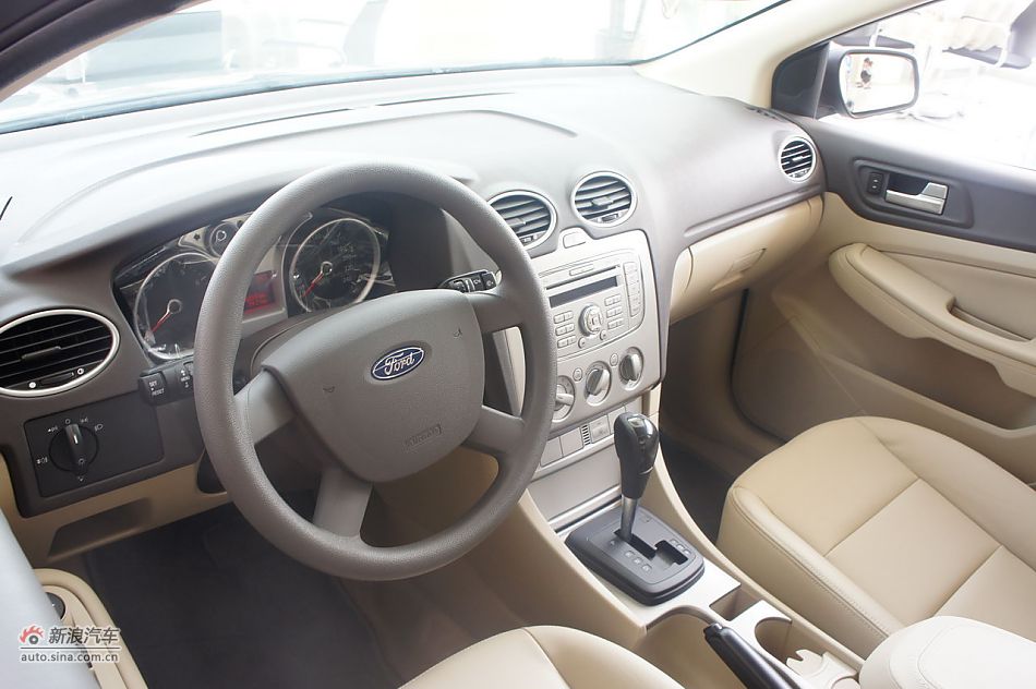 2011款福克斯三厢1.8自动时尚型内饰及细节