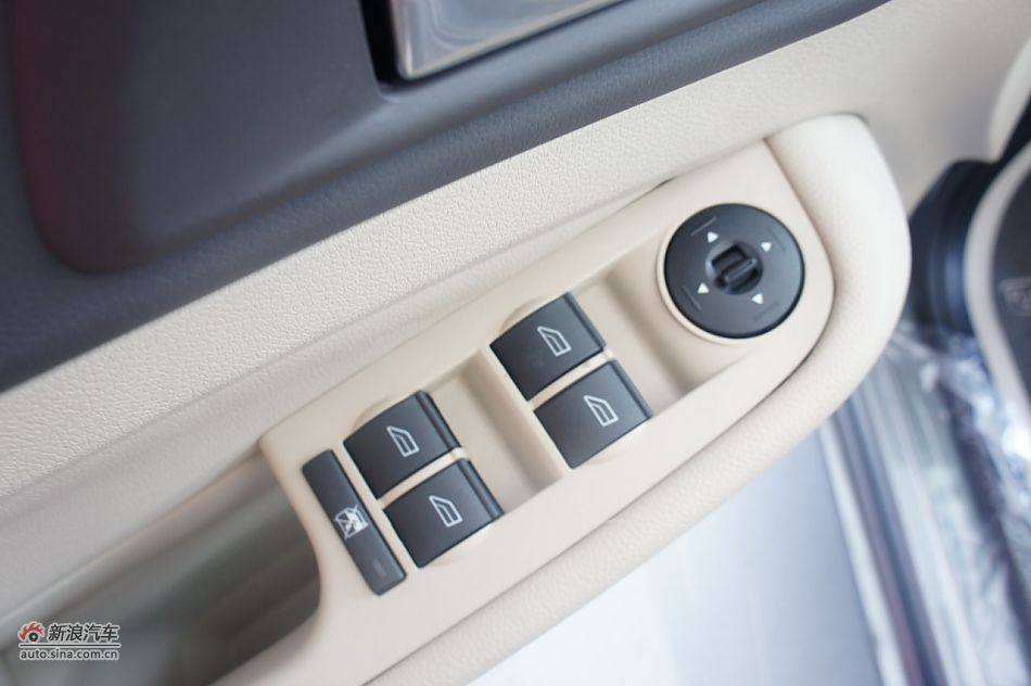 2011款福克斯三厢1.8自动时尚型内饰及细节