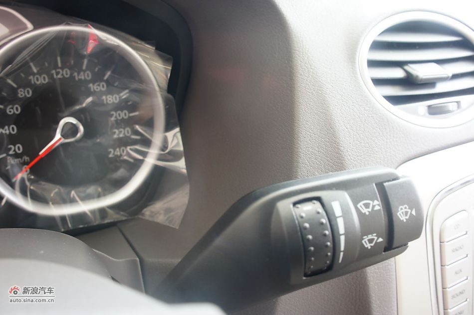 2011款福克斯三厢1.8自动时尚型内饰及细节