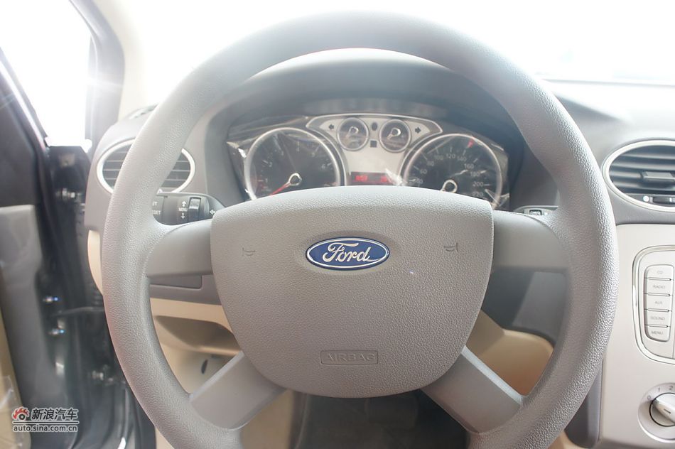 2011款福克斯三厢1.8自动时尚型内饰及细节