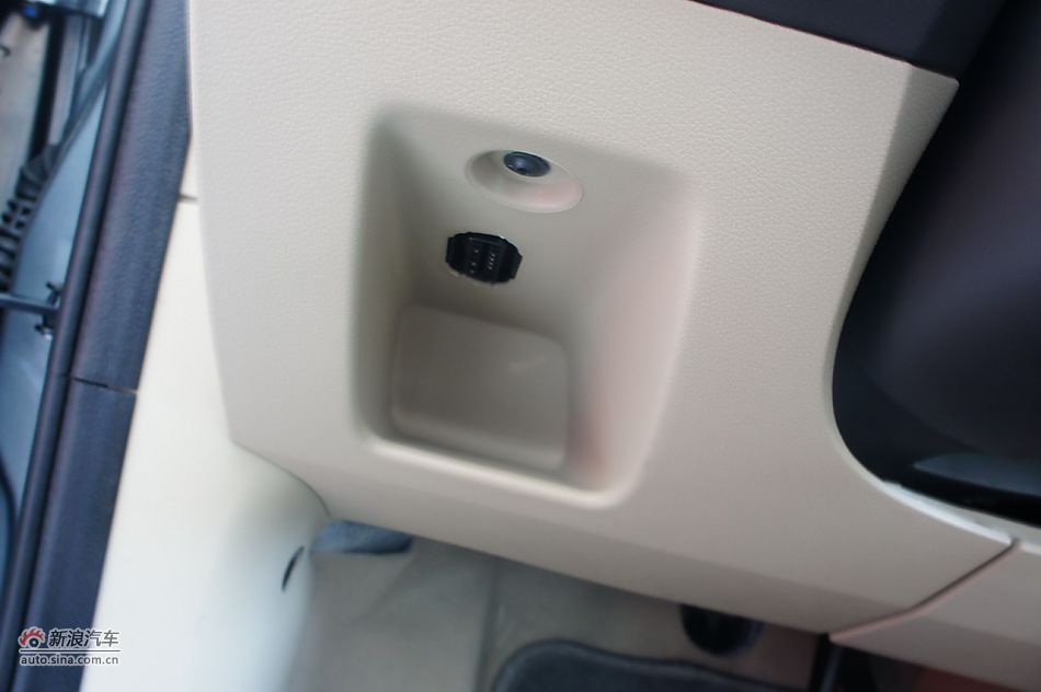 2011款福克斯三厢1.8自动时尚型内饰及细节