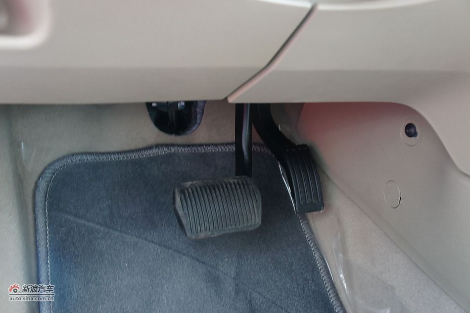 2011款福克斯三厢1.8自动时尚型内饰及细节