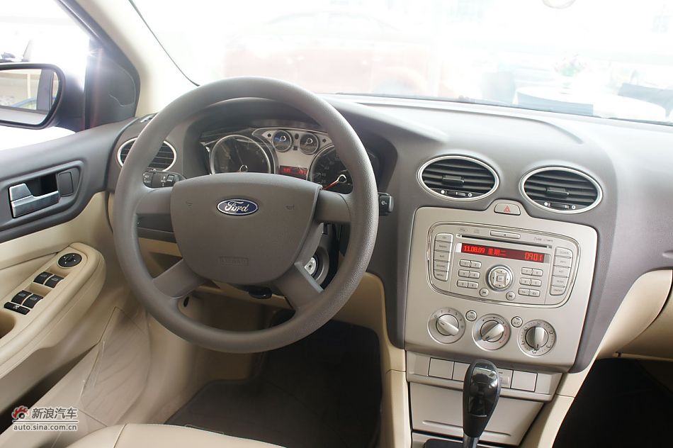2011款福克斯三厢1.8自动时尚型内饰及细节