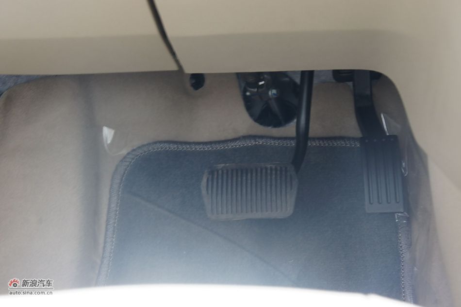 2011款福克斯三厢1.8自动时尚型内饰及细节
