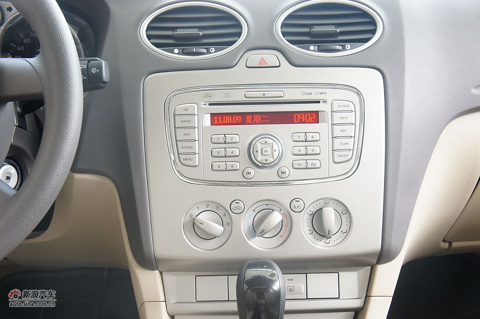2011款福克斯三厢1.8自动时尚型内饰及细节