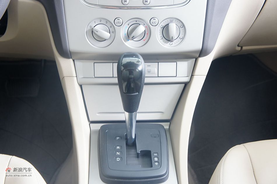 2011款福克斯三厢1.8自动时尚型内饰及细节
