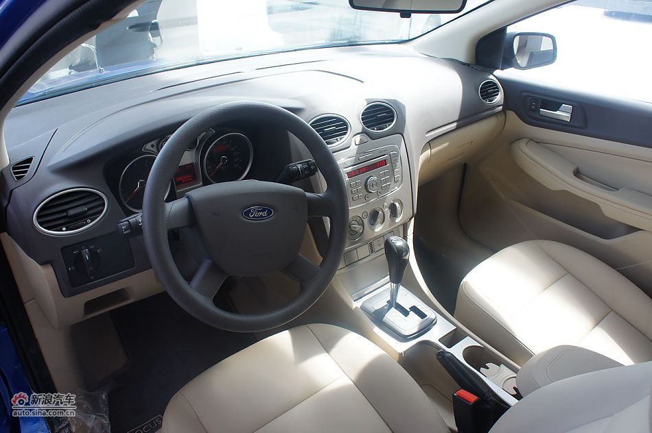 2011款福克斯两厢1.8自动时尚型内饰及细节