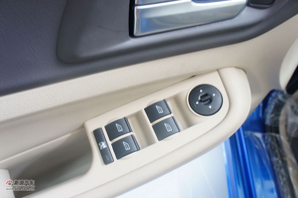 2011款福克斯两厢1.8自动时尚型内饰及细节