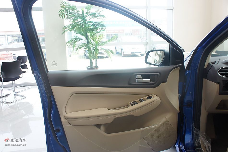 2011款福克斯两厢1.8自动时尚型内饰及细节
