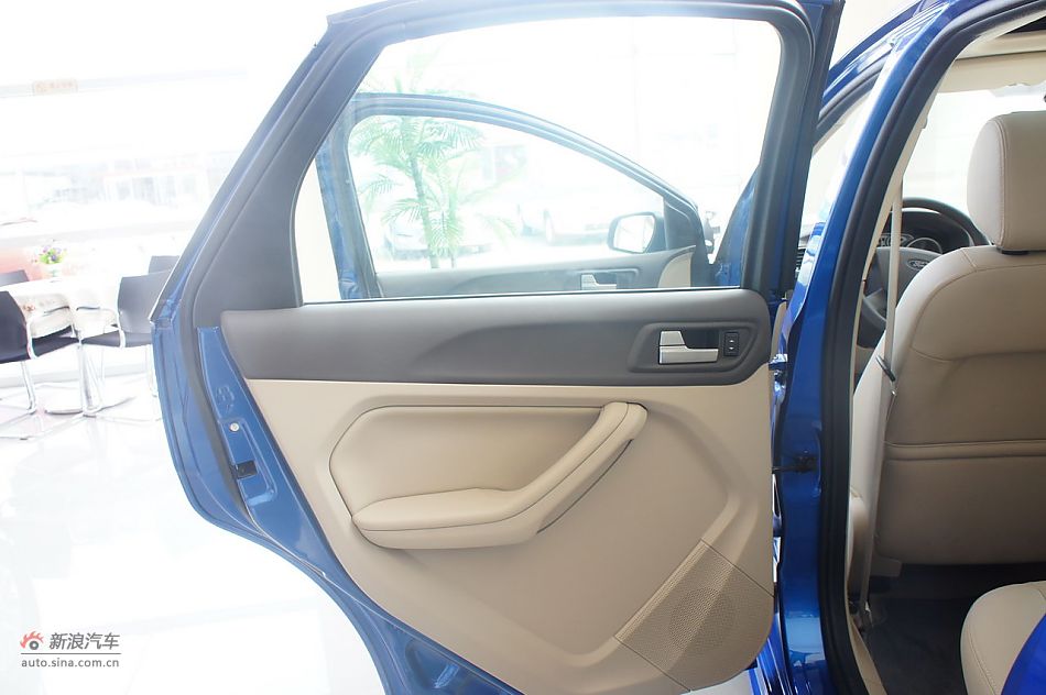 2011款福克斯两厢1.8自动时尚型内饰及细节