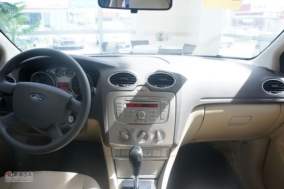 2011款福克斯两厢1.8自动时尚型内饰及细节