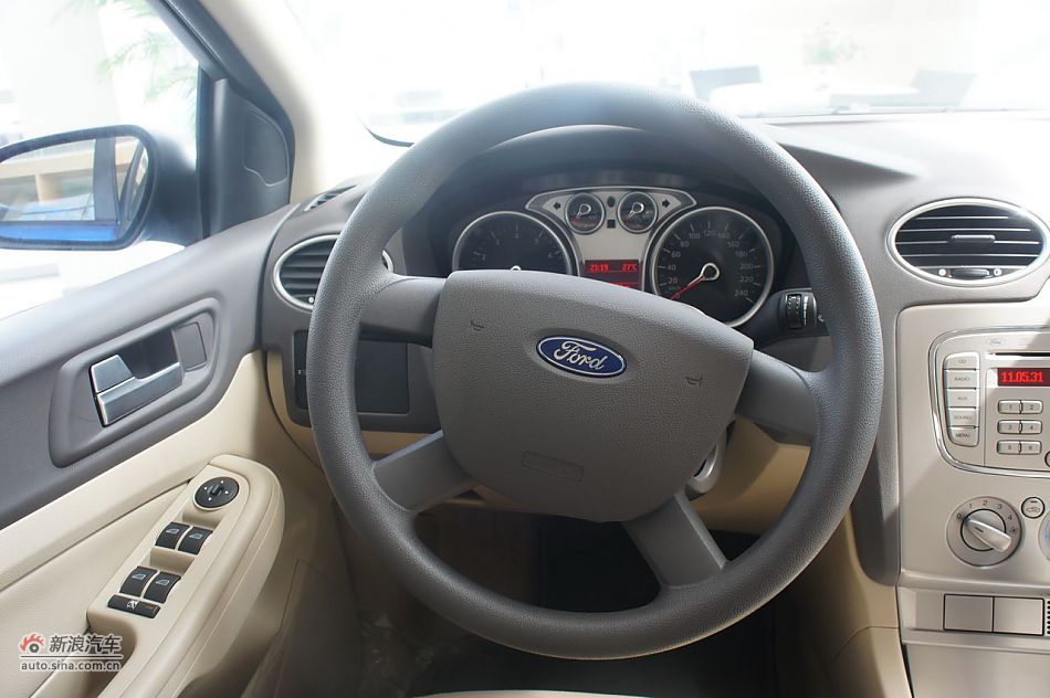 2011款福克斯两厢1.8自动时尚型内饰及细节