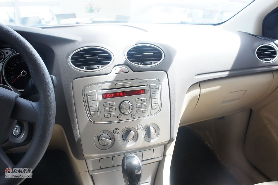 2011款福克斯两厢1.8自动时尚型内饰及细节