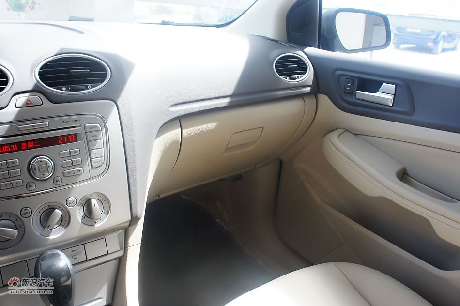 2011款福克斯两厢1.8自动时尚型内饰及细节