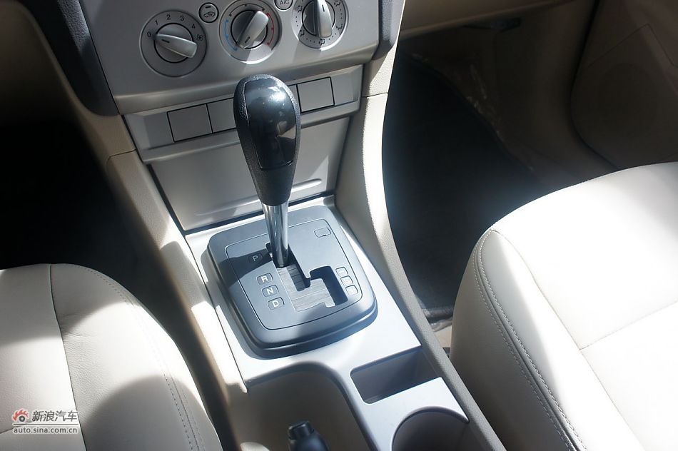 2011款福克斯两厢1.8自动时尚型内饰及细节