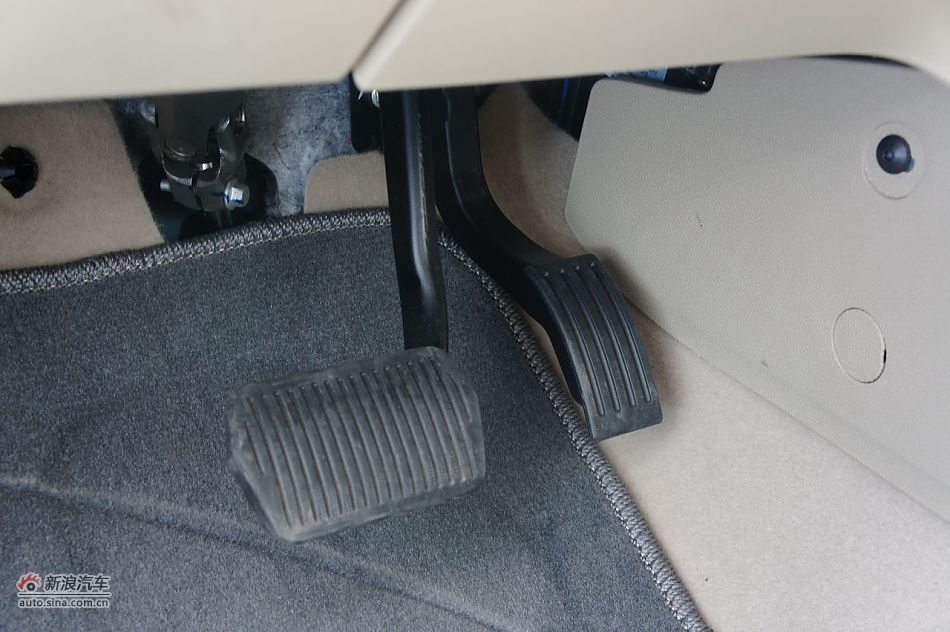 2011款福克斯两厢1.8自动时尚型内饰及细节
