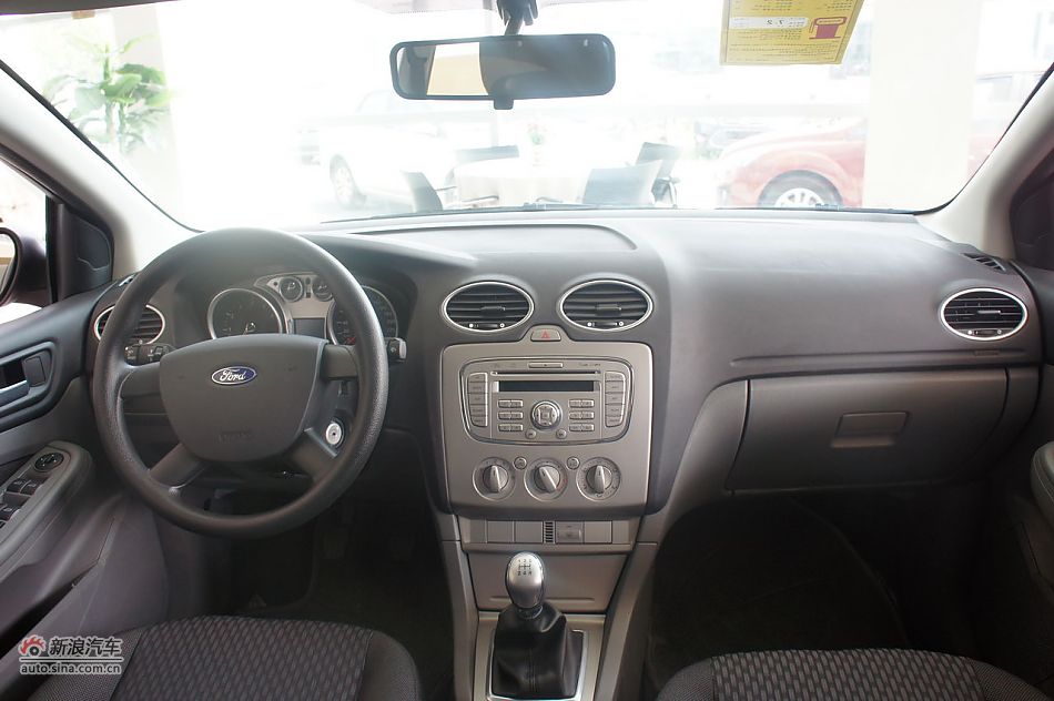 2011款福克斯两厢1.8手动舒适型内饰