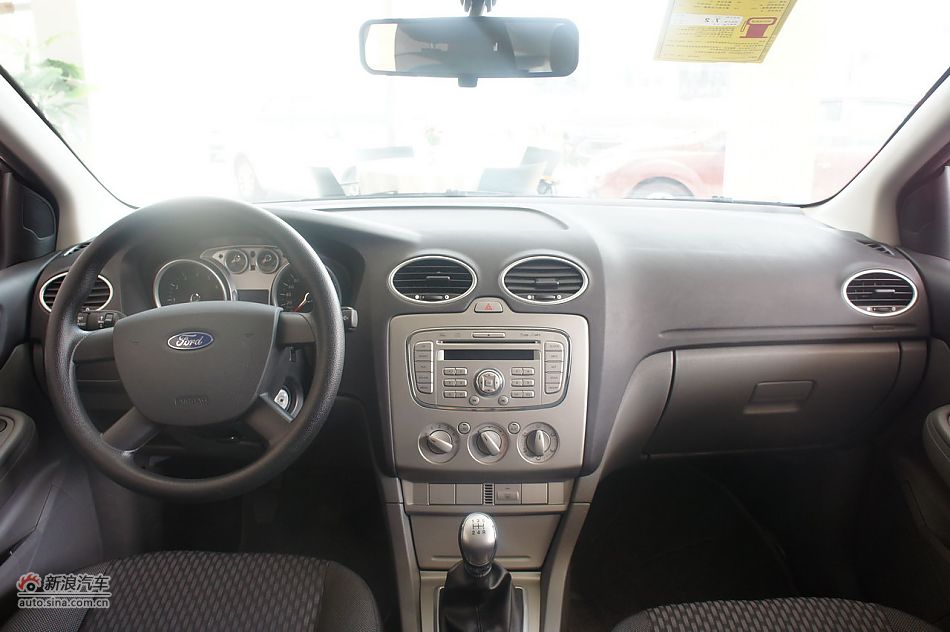 2011款福克斯两厢1.8手动舒适型内饰