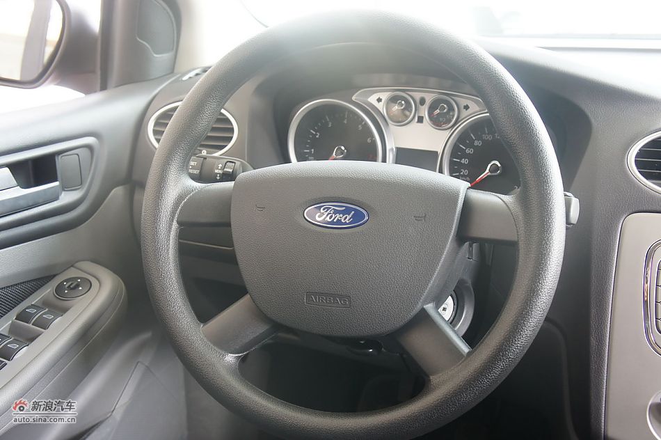 2011款福克斯两厢1.8手动舒适型内饰