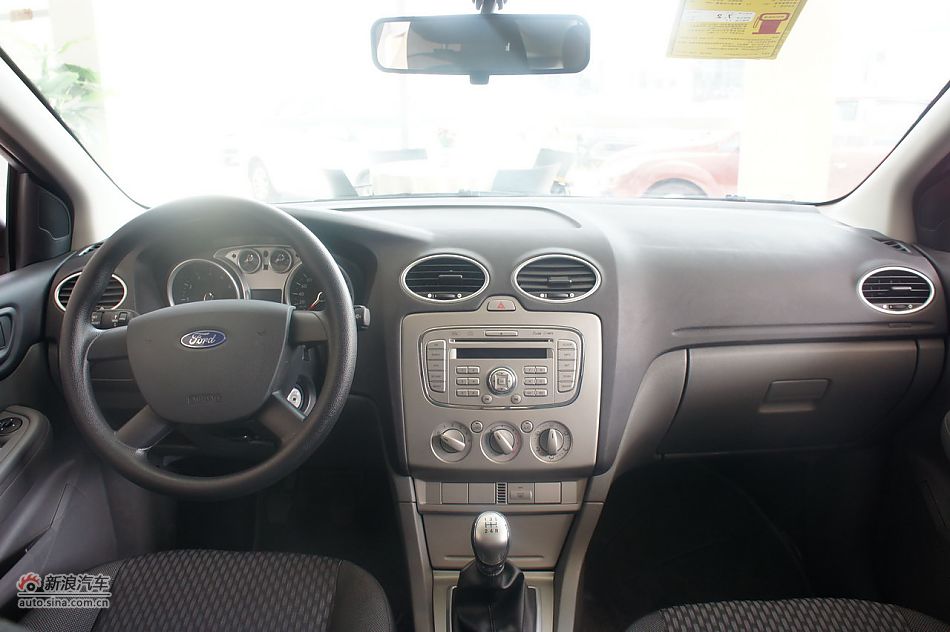 2011款福克斯两厢1.8手动舒适型内饰
