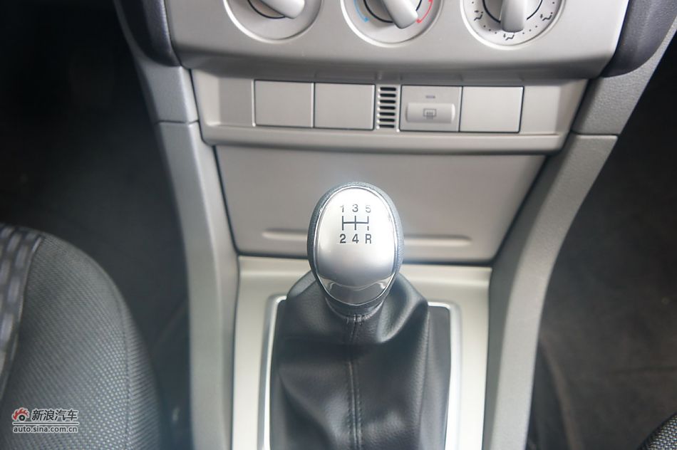 2011款福克斯两厢1.8手动舒适型内饰