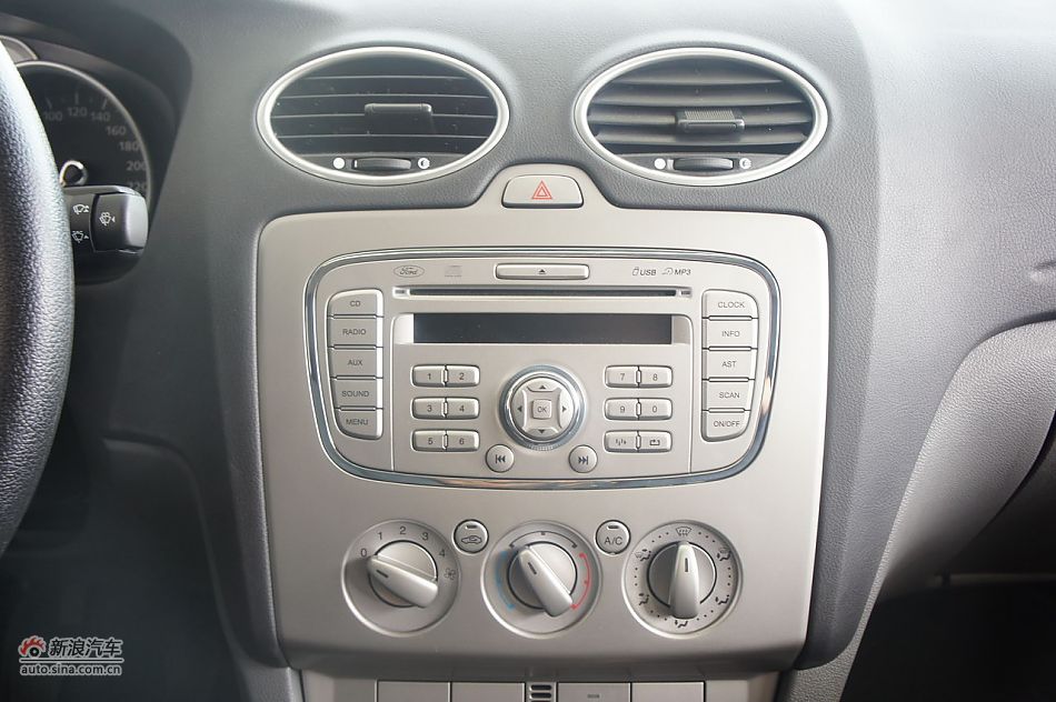 2011款福克斯两厢1.8手动舒适型内饰