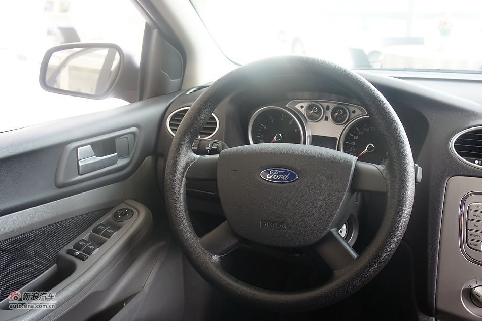 2011款福克斯两厢1.8手动舒适型内饰