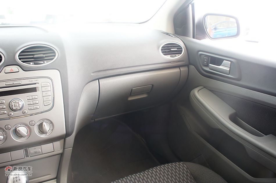 2011款福克斯两厢1.8手动舒适型内饰