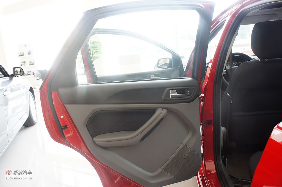 2011款福克斯两厢1.8手动舒适型内饰