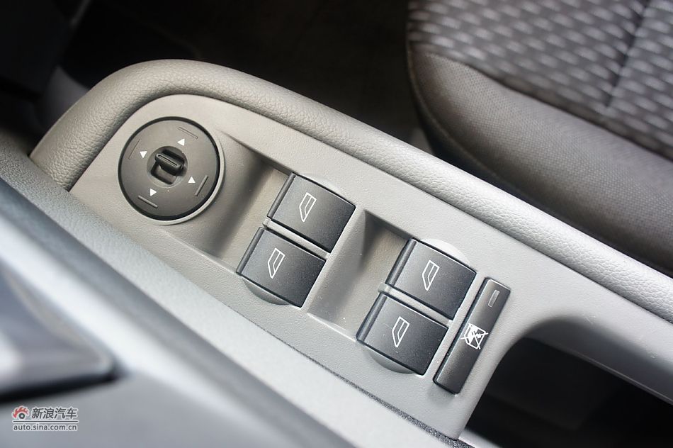 2011款福克斯两厢1.8手动舒适型内饰