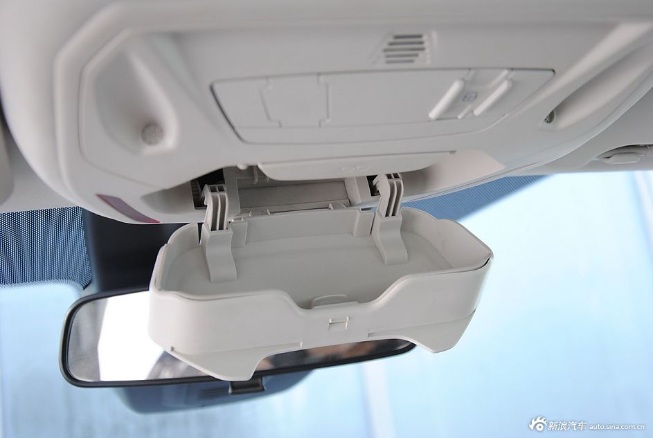 2012款福克斯三厢座椅空间