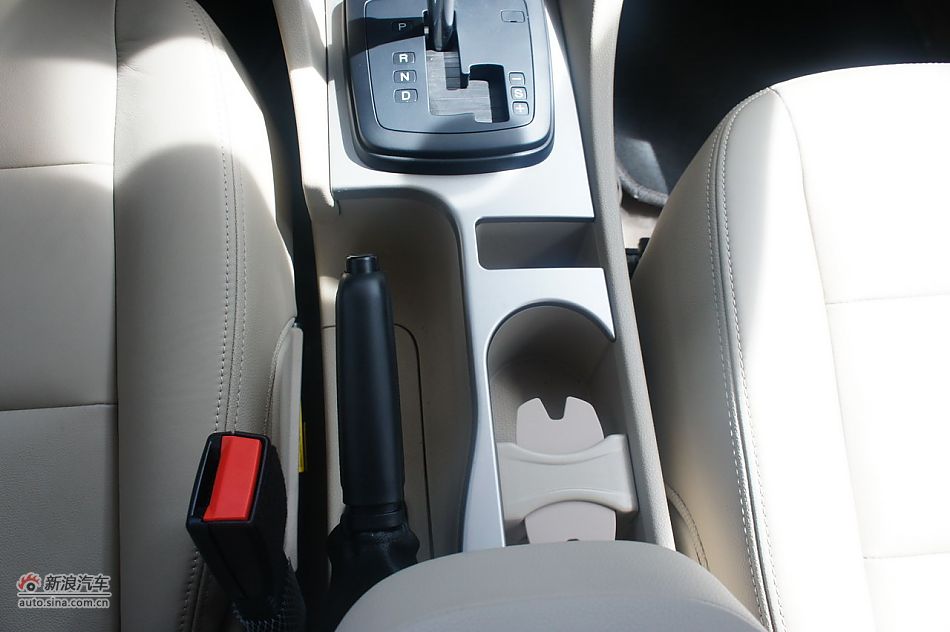 2011款福克斯两厢1.8自动时尚型空间