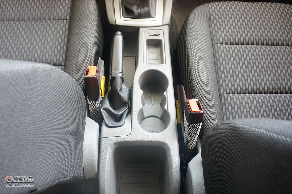 2011款福克斯两厢1.8手动舒适型空间