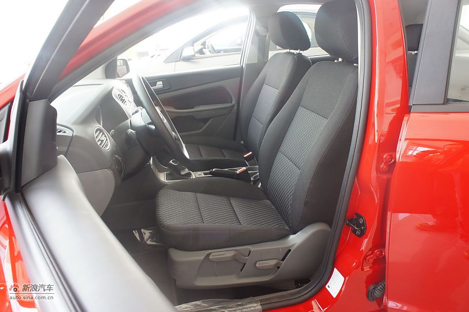 2011款福克斯两厢1.8手动舒适型空间