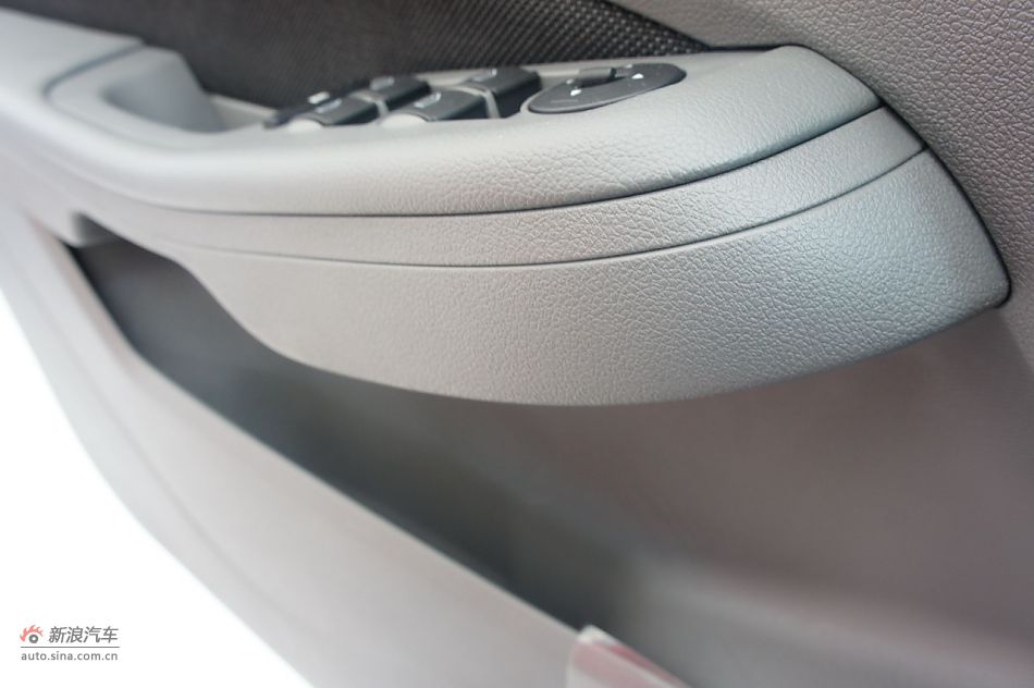 2011款福克斯两厢1.8手动舒适型空间