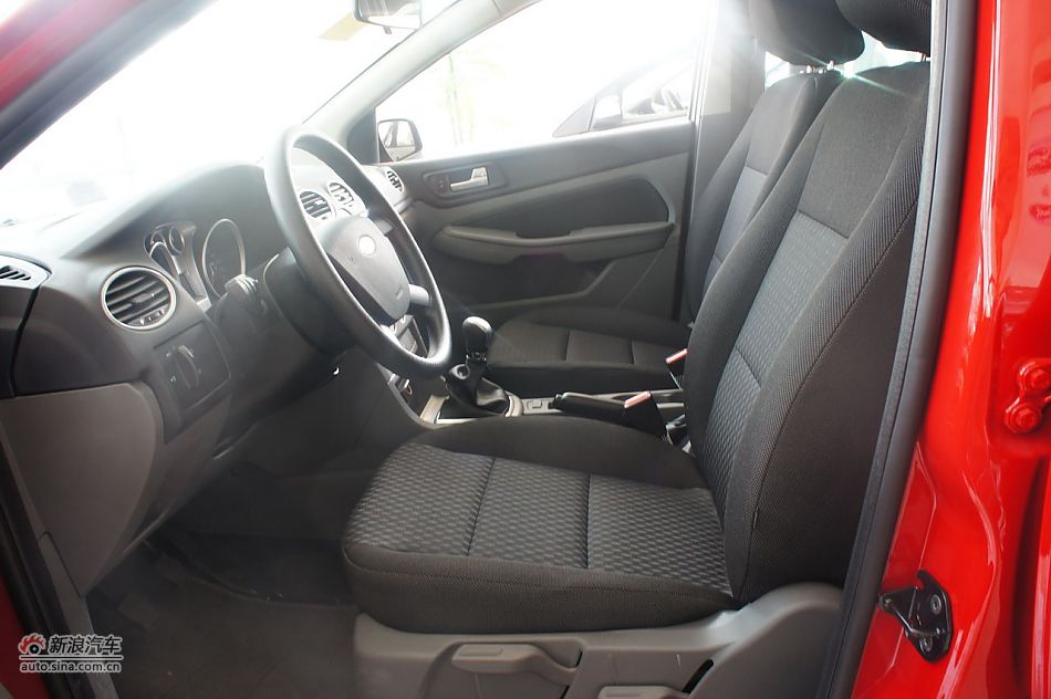 2011款福克斯两厢1.8手动舒适型空间