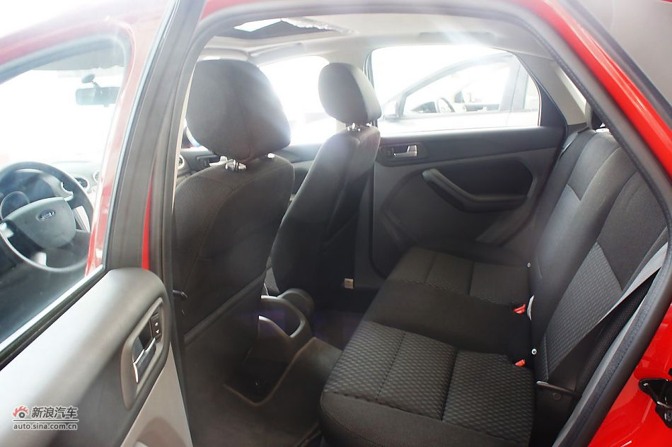 2011款福克斯两厢1.8手动舒适型空间