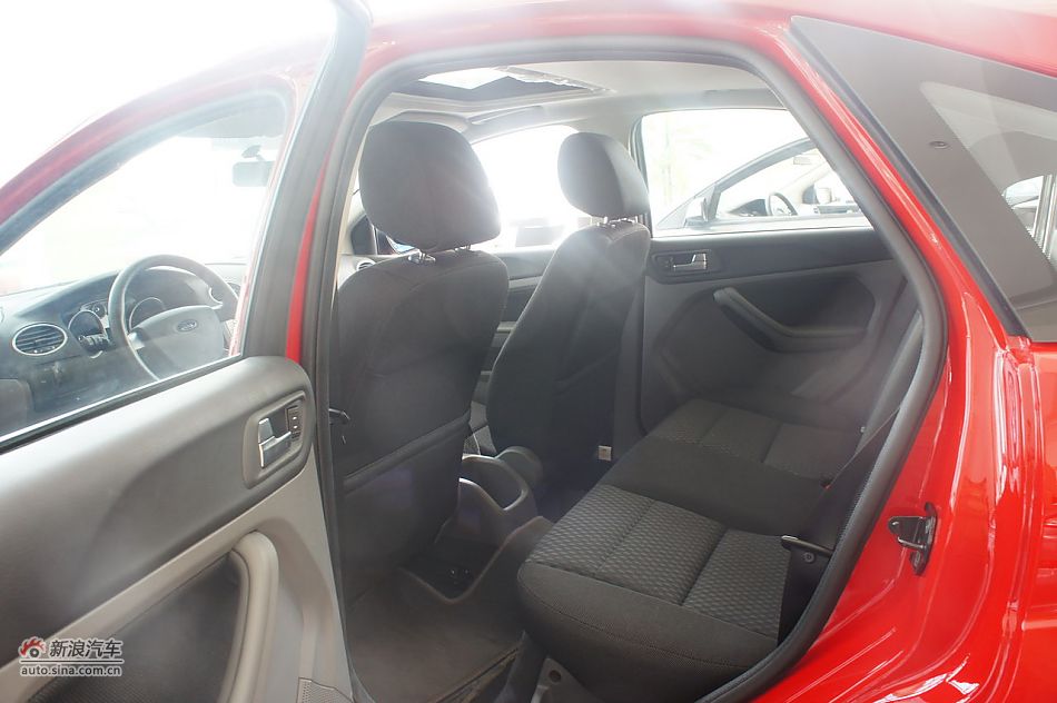 2011款福克斯两厢1.8手动舒适型空间
