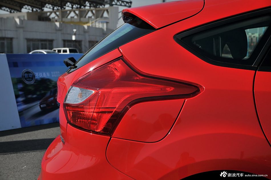 2012款福特新福克斯