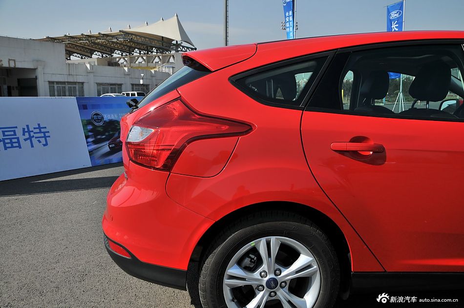2012款福特新福克斯