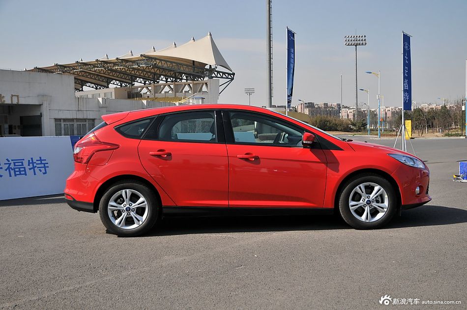 2012款福特新福克斯