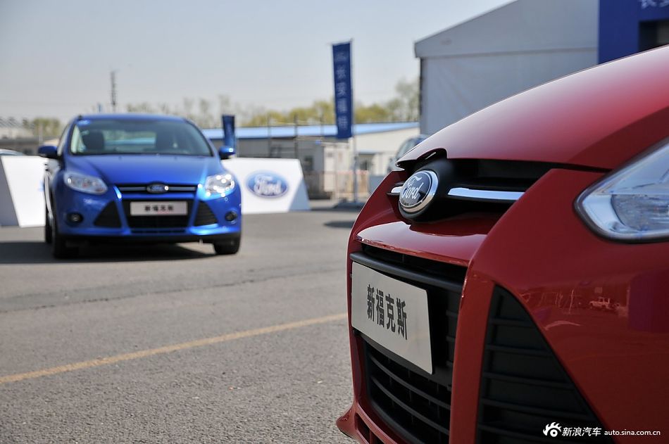 2012款福特新福克斯