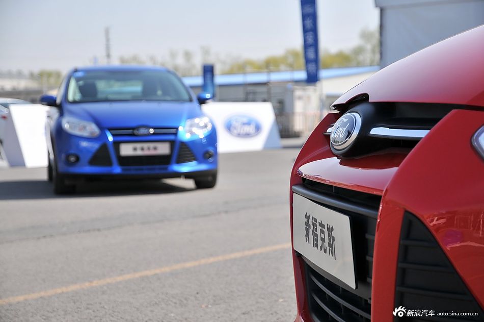 2012款福特新福克斯