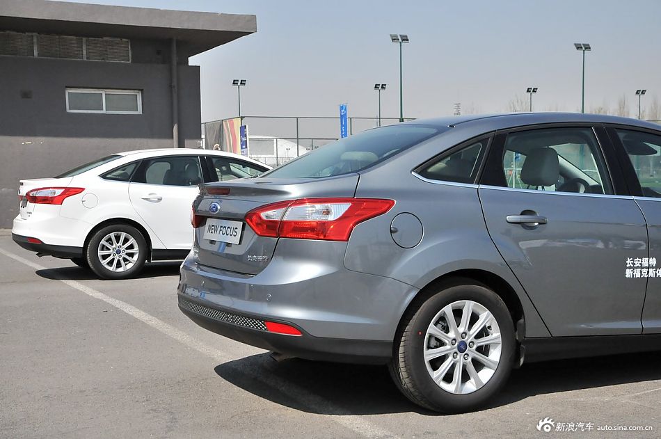 2012款福特新福克斯